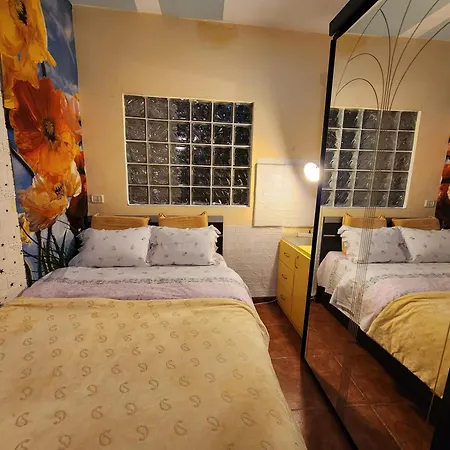Mona's Apartman *